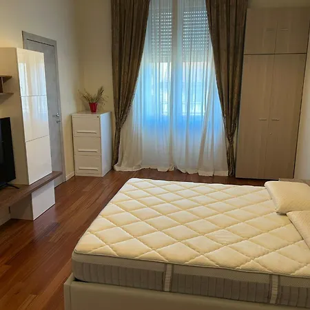 Central Station Milan Apartment-3